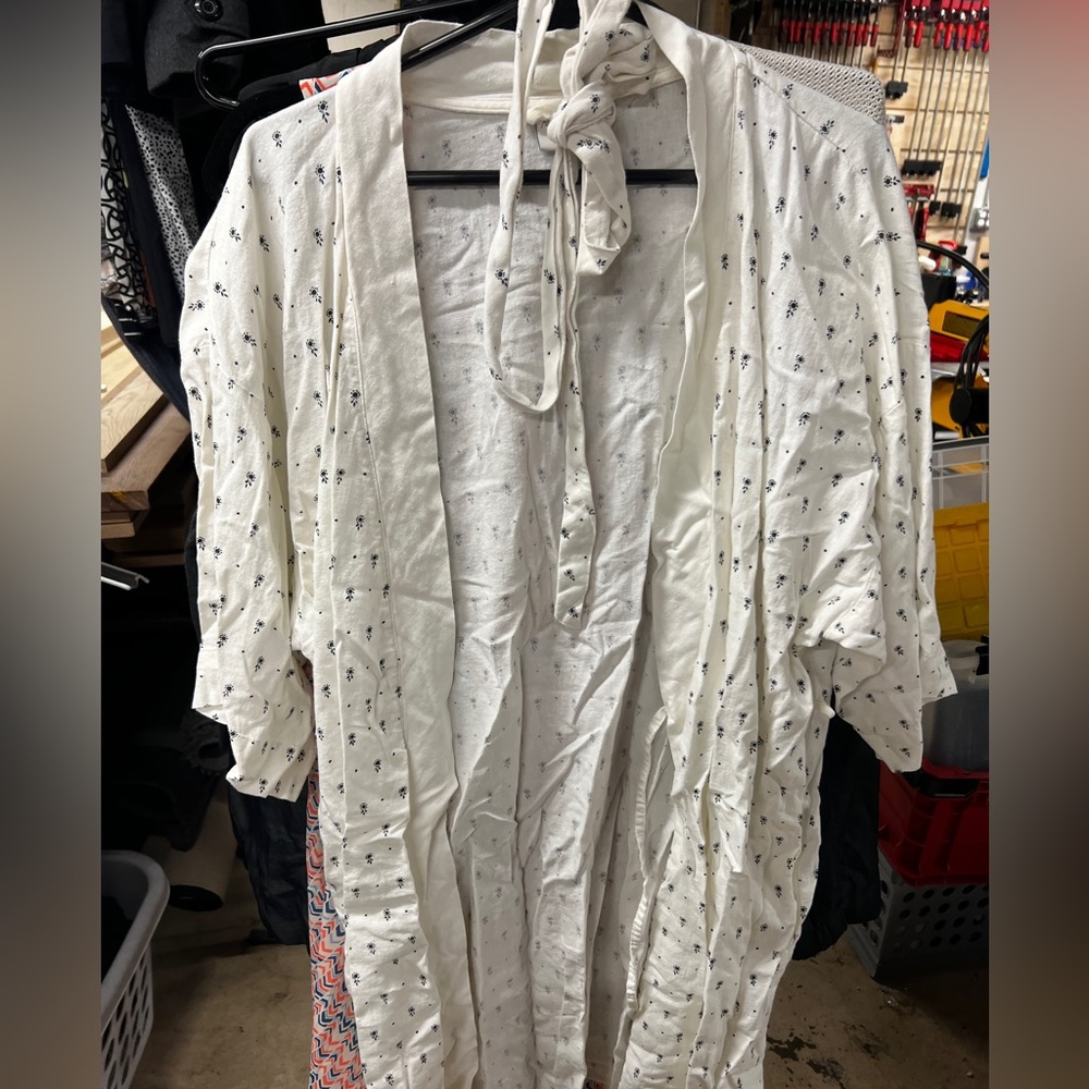 Hearth & Hand White with Blue Detailing L/XL Robe